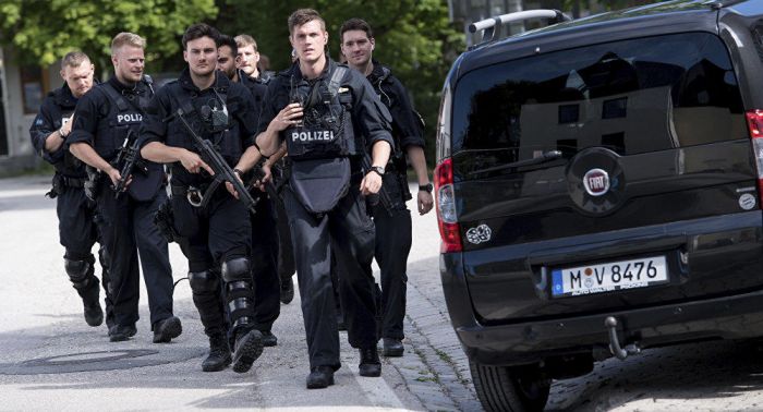 Berlində qarşıdurma: 60 polis ağır yaralandı