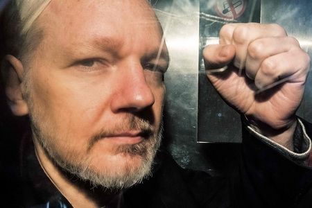 “WikiLeaks”in qurucusu Culian Assanc həbsxanada insult keçirib