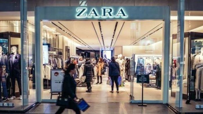 "Zara"nın yeni reklamı tənqidlərə səbəb oldu: Çörəkli ayaqqabı...