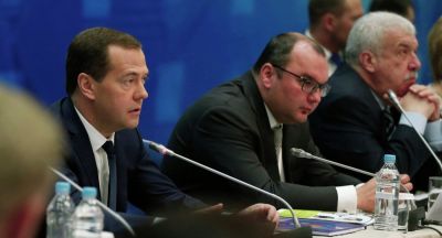 Medvedev: “Sanksiyalar üçün təşəkkürlər”