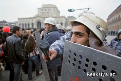 Dünya mətbuatı: Yerevanda etiraz aksiyası rezin dəyənəklə dağıdıldı