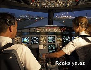 Pilot uçuş kabinəsində porno ulduzla əylənib - VİDEO