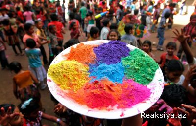 "Holi rəngləri" - Bakıda