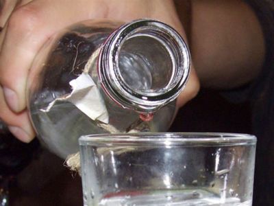 "Spirtli içkidən tamam imtina etmək xroniki alkoqolizmdən daha təhlükəlidir"