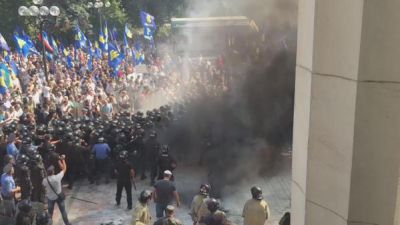 Kiyevdə partlayış - 30 polis yaralandı - VİDEO