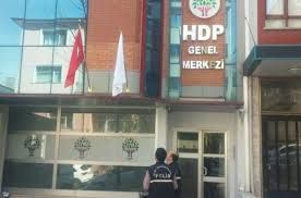 Türkiyədə HDP binasına hücum edilib