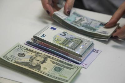 Dollar ucuzlaşdı,avro və rubl bahalaşdı