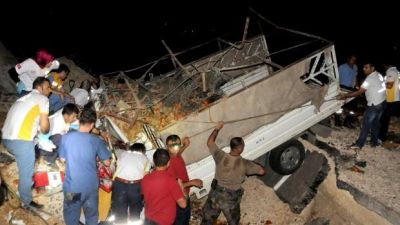 PKK polis maşınını partlatdı - 1 ölü, 8 yaralı - VİDEO