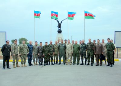 Xarici ölkələrin attaşeləri Hərbi Hava Qüvvələrinin bazasında oldu