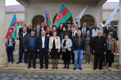 Şirvanda məskunlaşmış füzulililər Bahar Muradovanı dəstəkləyir - FOTOLAR