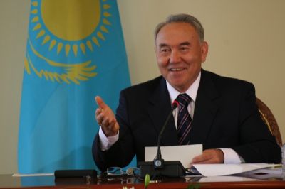 Varis tapa bilmirəm, məndən möhkəm yapışın! - Nazarbayev