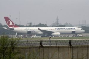 “Turkish Airlines” təyyarəsi təcili eniş etdi