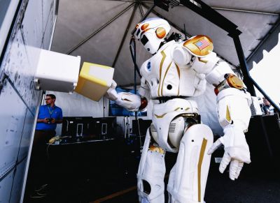 NASA Marsa ikiayaqlı robotlar göndərəcək