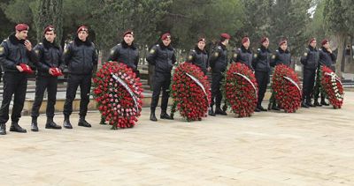 Ramil Usubov da polislərin dəfn mərasiminə gəldi