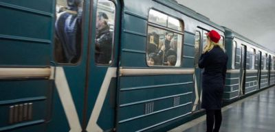 Bakı metrosunda sərnişin polisi döydü