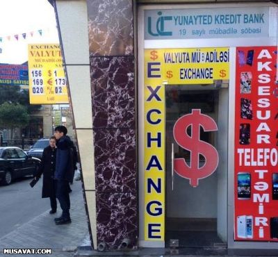 Valyutadəyişmə məntəqələrində dollar qıtlığı... - FOTOLAR