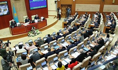 Qazaxıstanda parlament buraxılır - Prezidentə müraciət edildi