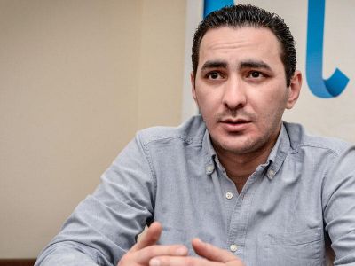 "Anamın evində yaşayıram, maşını da sürürəm"