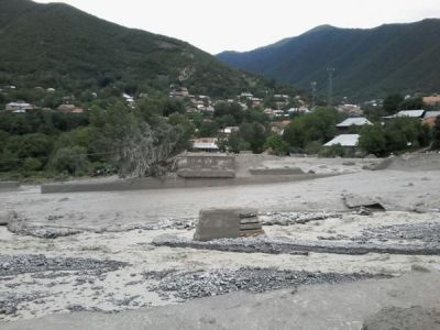 Kiş kəndində sel 50 nəfəri çıxılmaz vəziyyətə saldı - FOTOLAR