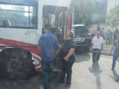 Bakıda marşrut avtobusu qəza törətdi: ÖLƏN VAR