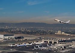 Şübhəli yük üzündən aeroportda təxliyyə