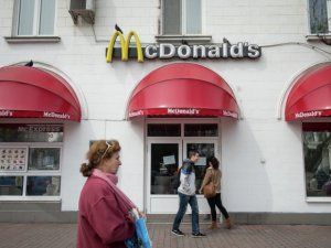 ABŞ-da silahlı şəxslər "McDonald's" restoranını ələ keçiriblər