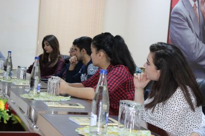 “Siz tək deyilsiniz! Biz sizinləyik” layihəsi çərçivəsində gənclərdən ibarət dəyirmi masa baş tutub.... - FOTOLAR