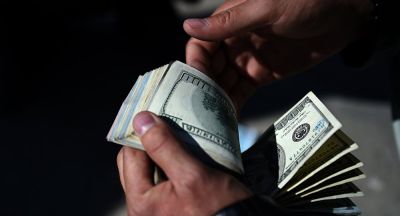 Dollar banklarda sürətlə ucuzlaşır