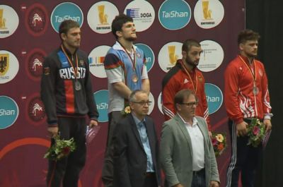 Azərbaycan güləşçiləri Avropa çempionatının ikinci günündə üç medal qazanıblar