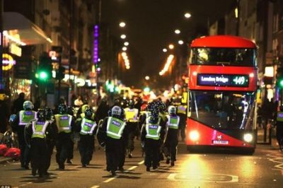 Londonda ara qarışdı: dükanlar qarət olunur, maşınlar yandırılır