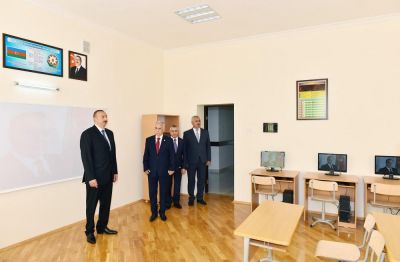 Prezident İlham Əliyev Bakıdakı 74 nömrəli məktəbdə əsaslı təmirdən sonra yaradılan şəraitlə tanış olub - FOTOLAR