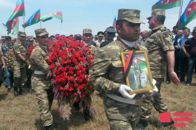 Ermənistanın təxribatının qarşısını alarkən həlak olan əsgər “Şücaətə görə” medalı ilə təltif olunub