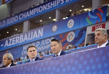 Monqolustan Prezidenti cüdo üzrə dünya çempionatının yarışlarına baxıb