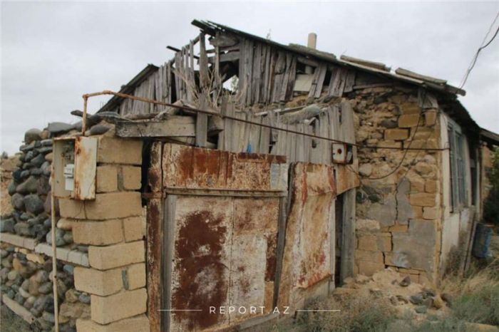 Ermənilərin atdığı mərmi Goranboyda yaşayış evlərinə zərər vurub - FOTO