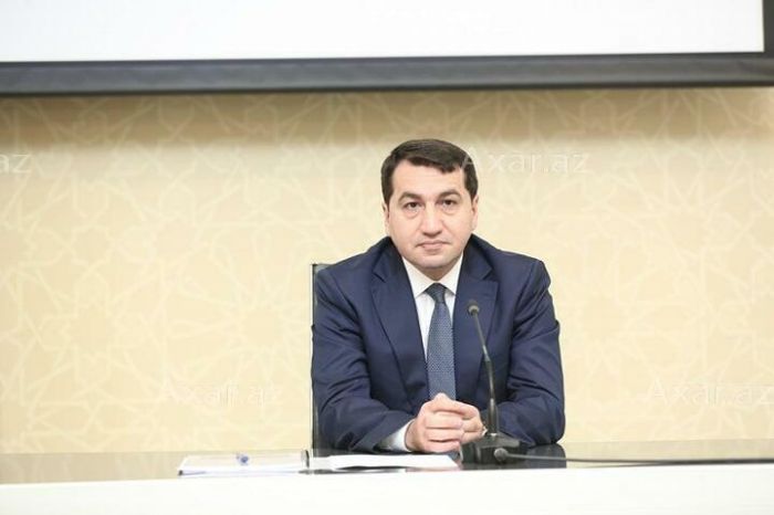 Hikmət Hacıyev: “Ermənistan Gəncə, Bərdə, Tərtər və digər şəhərlərə raket zərbələri endirir”