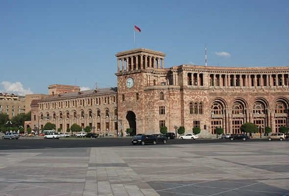 Ermənistanın dövlət borcu “qırmızı xətti” keçdi