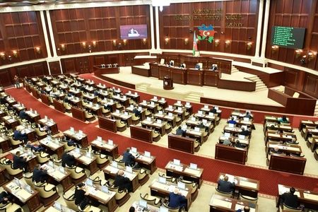 Milli Məclisin deputatları tətildən qayıdıb