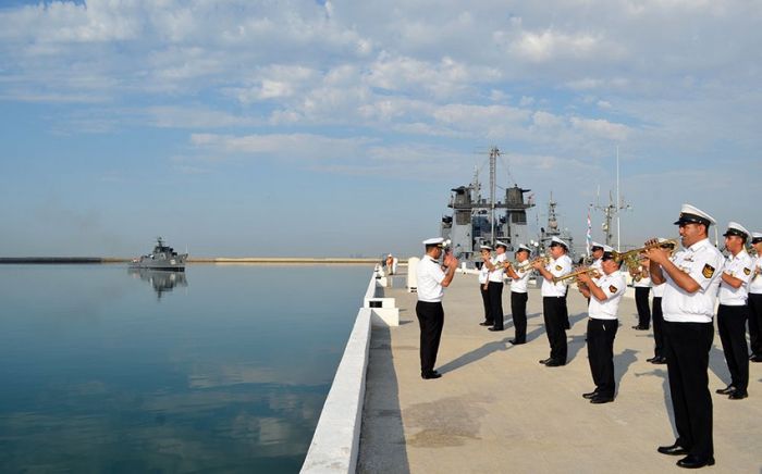 Azərbaycanın hərbi gəmiləri Rusiyadan qayıtdı