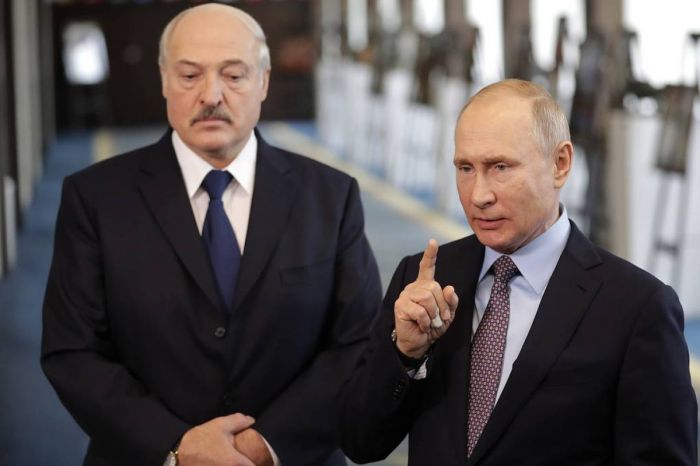 Putin Lukaşenko ilə telefonla danışıb