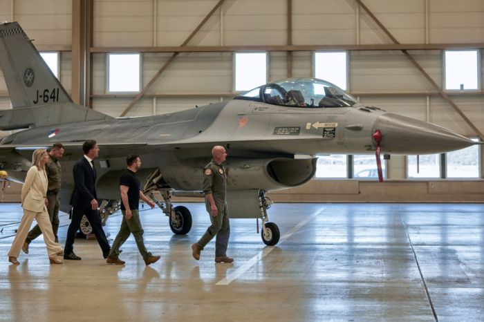 Niderland Ukraynaya daha 6 ədəd F-16 qırıcısı verəcək