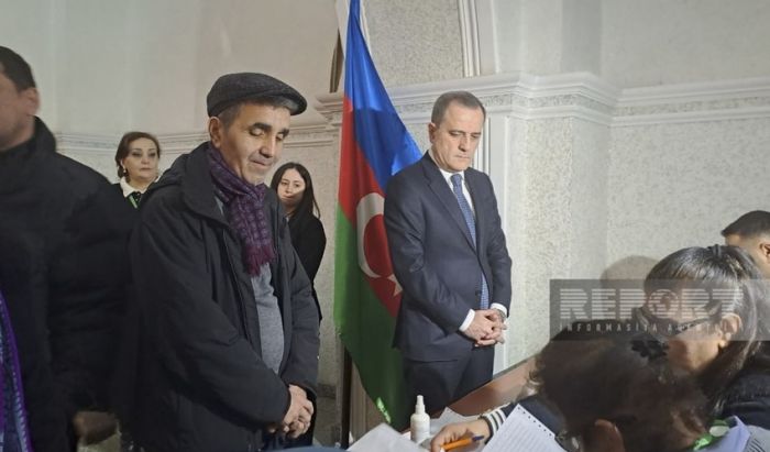 Ceyhun Bayramov prezident seçkilərində səs verdi
