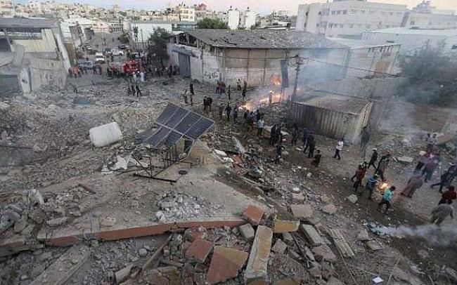 İsrail Rəfahda binanı vurdu: 28 nəfər öldü