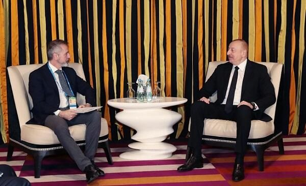 İlham Əliyev "İndra" şirkətinin prezidenti ilə görüşdü