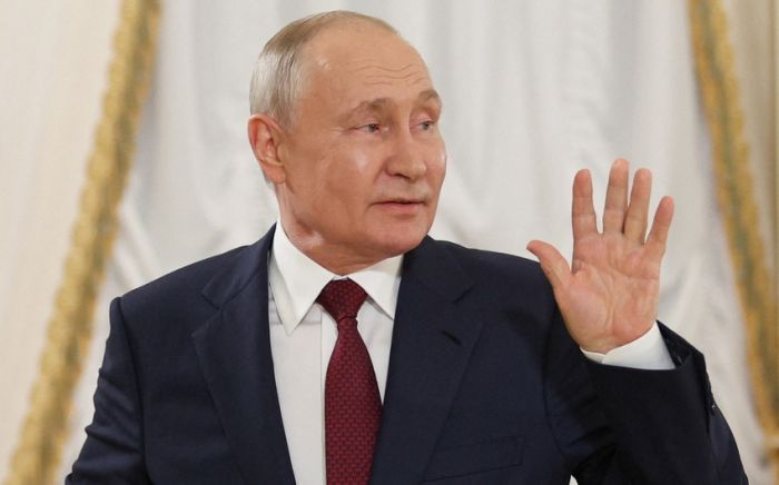 Putin məmurlarla danışıq aparıb, prezidentin gözlənilən müraciəti “texniki xəta” adlandırılıb