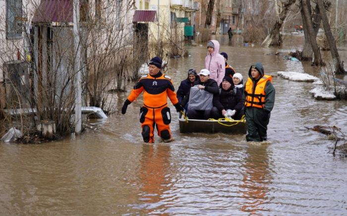 Qazaxıstanda 3 400-ə yaxın ev su altında qalıb, 63 mindən çox insanı təxliyə edilib