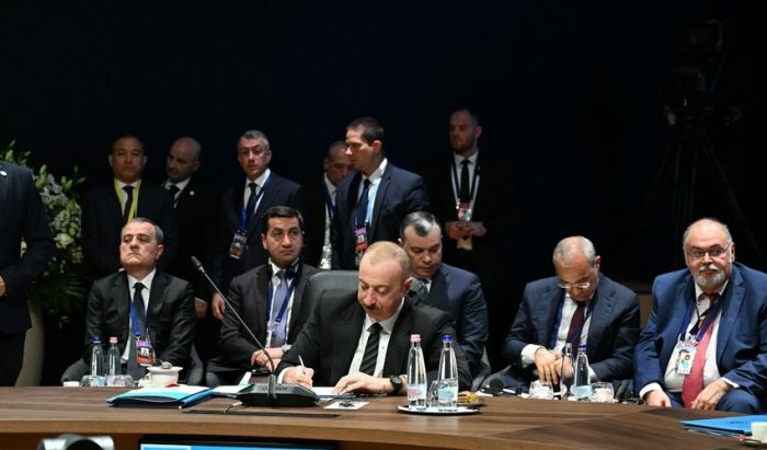 Budapeştdəki Zirvə görüşündə Bəyannamə imzalandı