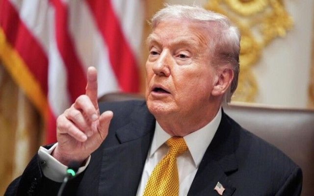 Trampın imzası dolların üzərində... - İLK DƏFƏ