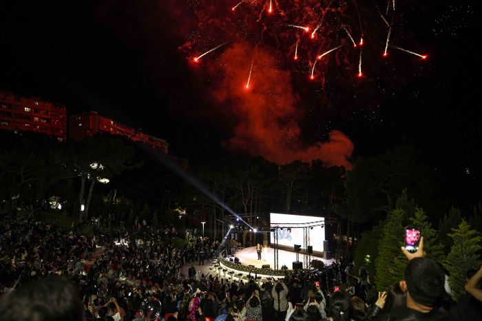 Xətai rayonunda Ümummilli lider Heydər Əliyevin anadan olmasının 103 illiyinə həsr olunmuş möhtəşəm konsert proqramı və atəşfəşanlıq təşkil olunub - VİDEO