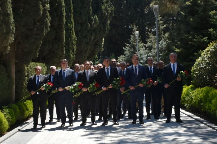 Yasamal rayon ictimaiyyəti Ulu Öndərin əziz xatirəsini yad edib - FOTOLAR