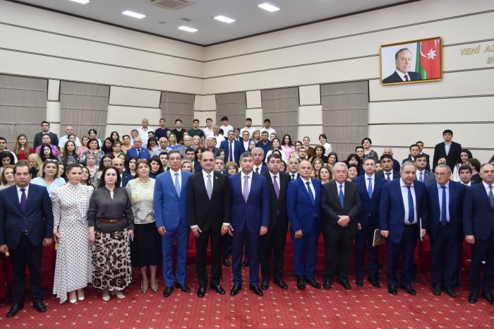 Yasamal ictimaiyyəti Tibb İşçilərinin Peşə Bayramını qeyd edib